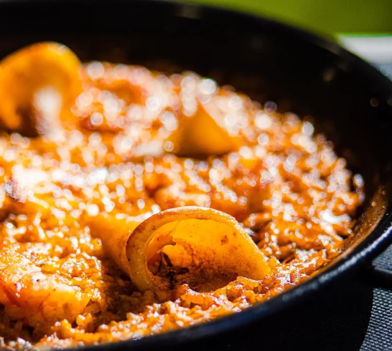 Reserva mesa para comer paella en Valencia - Restaurante A Tu Gusto