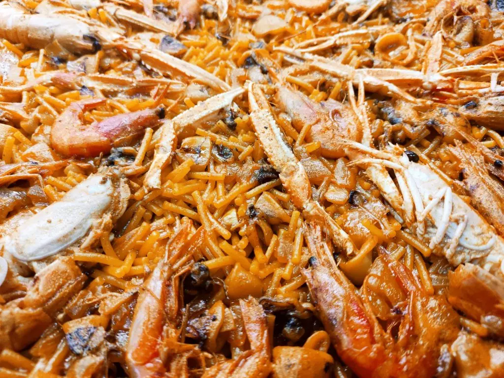 Arroz de marisco con cigalas preparado en A Tu Gusto Valencia